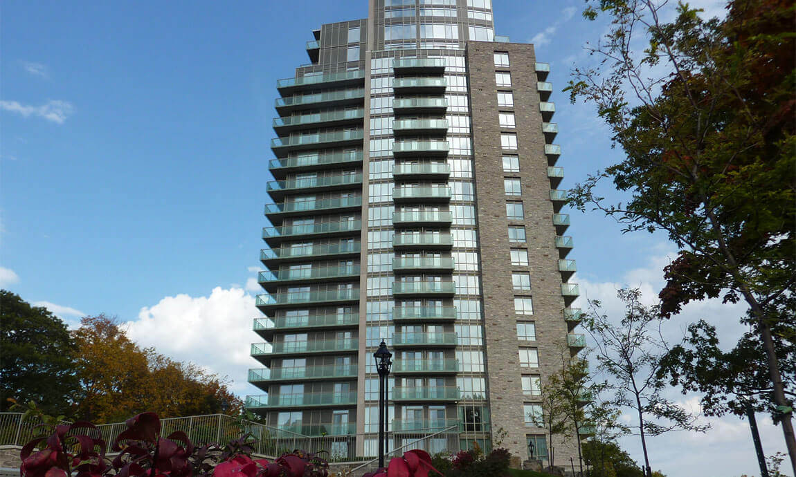 Exterior shot of the Parkland on the Glen residence.