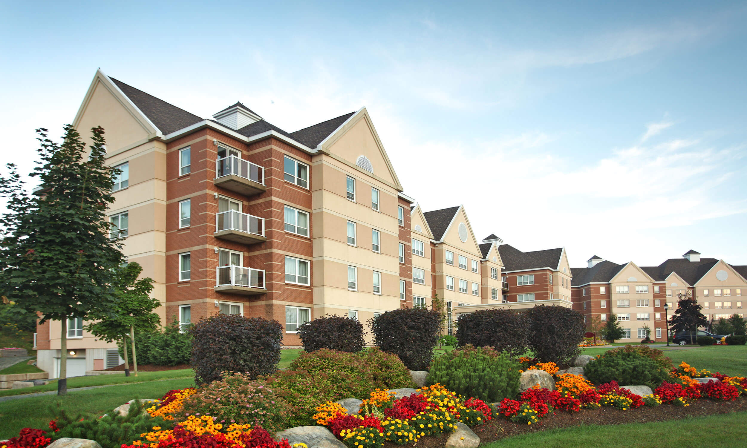 A video tour of Parkland at the Lakes Retirement home in Dartmouth (Nova Scotia) featuring all common and personal facilities and amenities.
