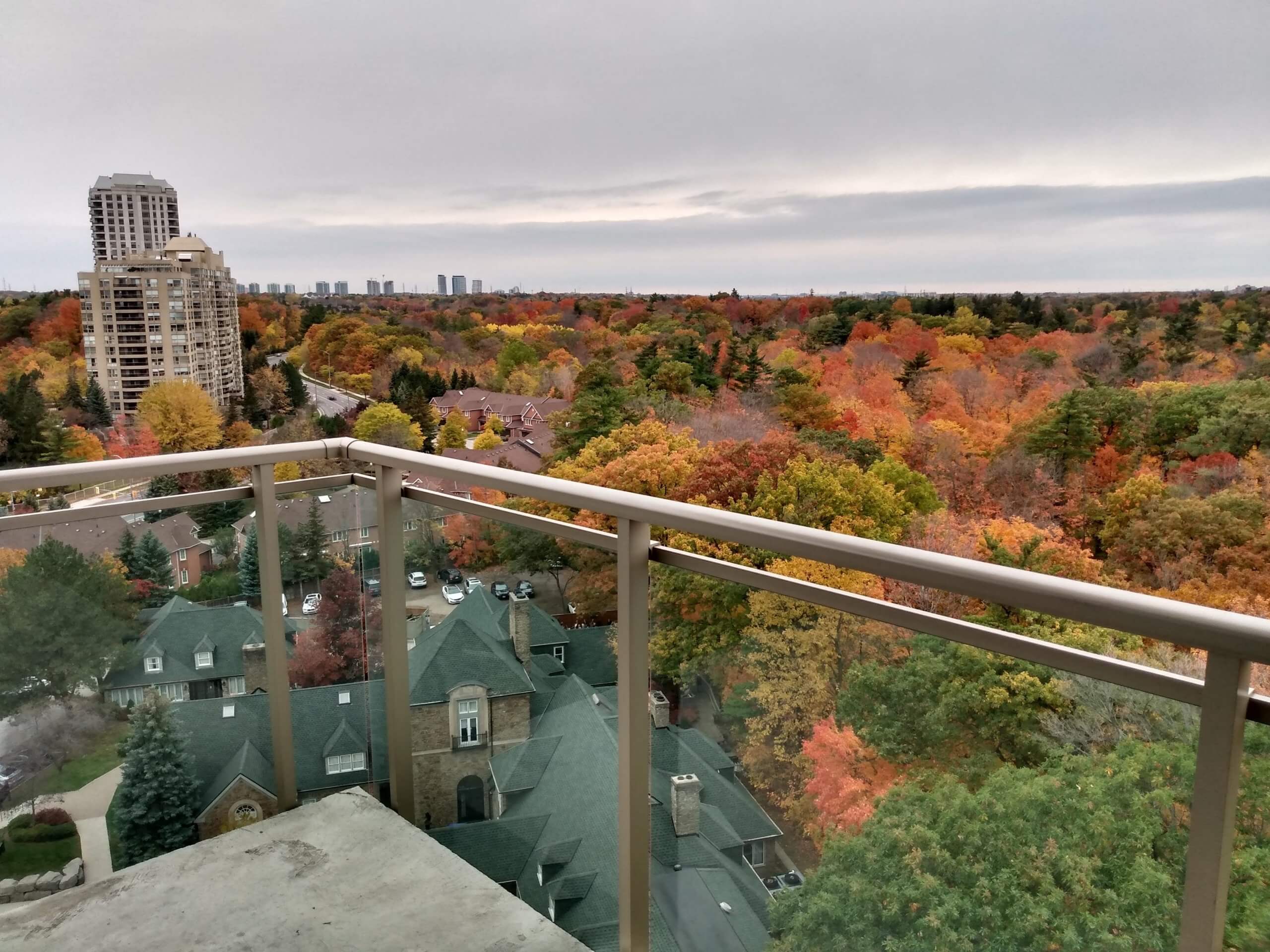 The spectacular view in fall from Parkland on the Glen
