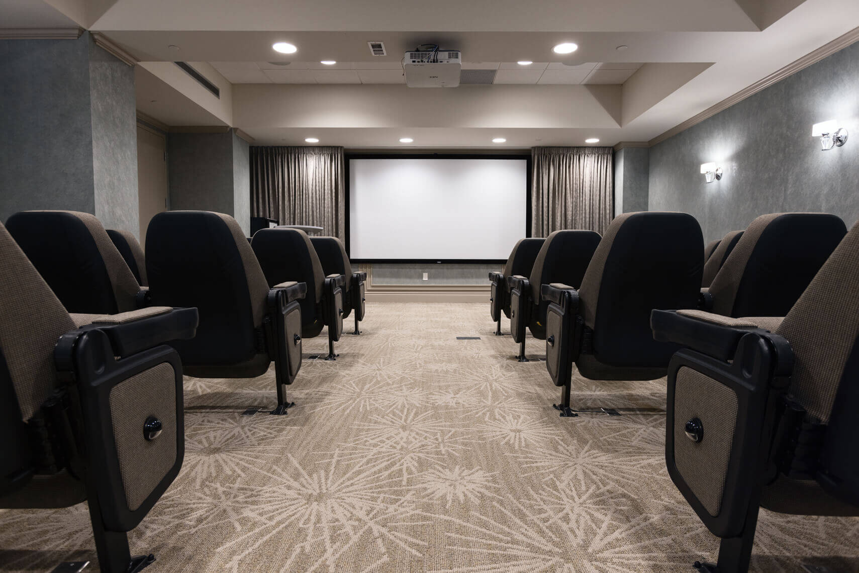 Movie theatre, Parkland on the Glen (Mississauga, Ontario)